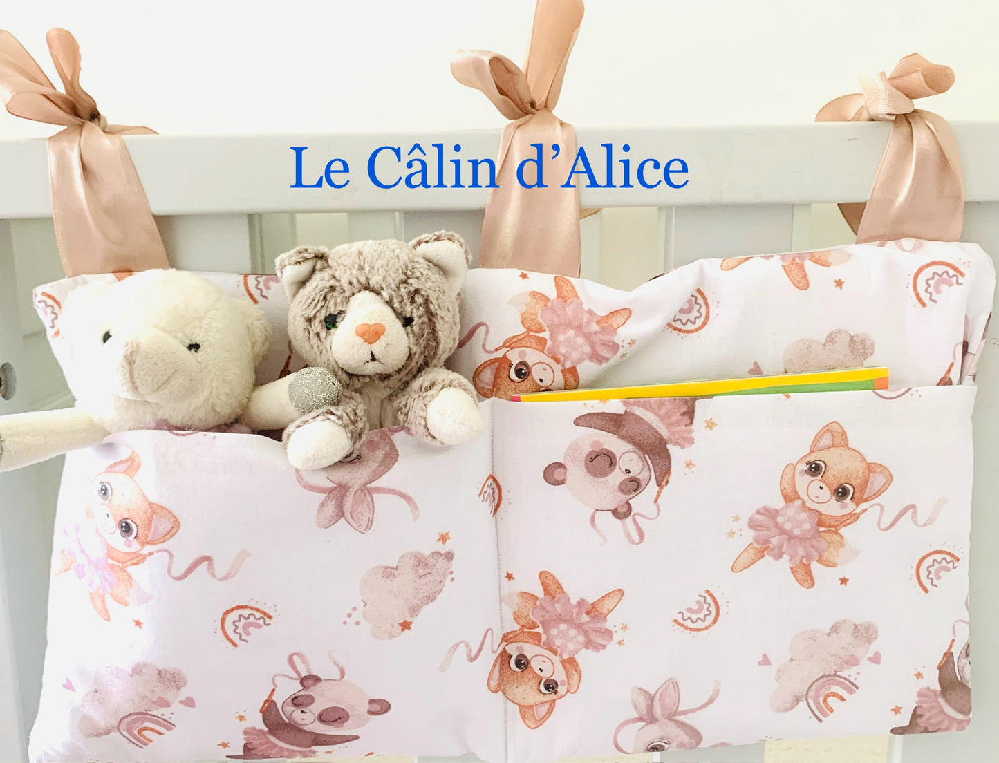 Range Doudou Bébé Motif Animaux Danseuse – Organisateur de Lit Fait Main | Cadeau Naissance