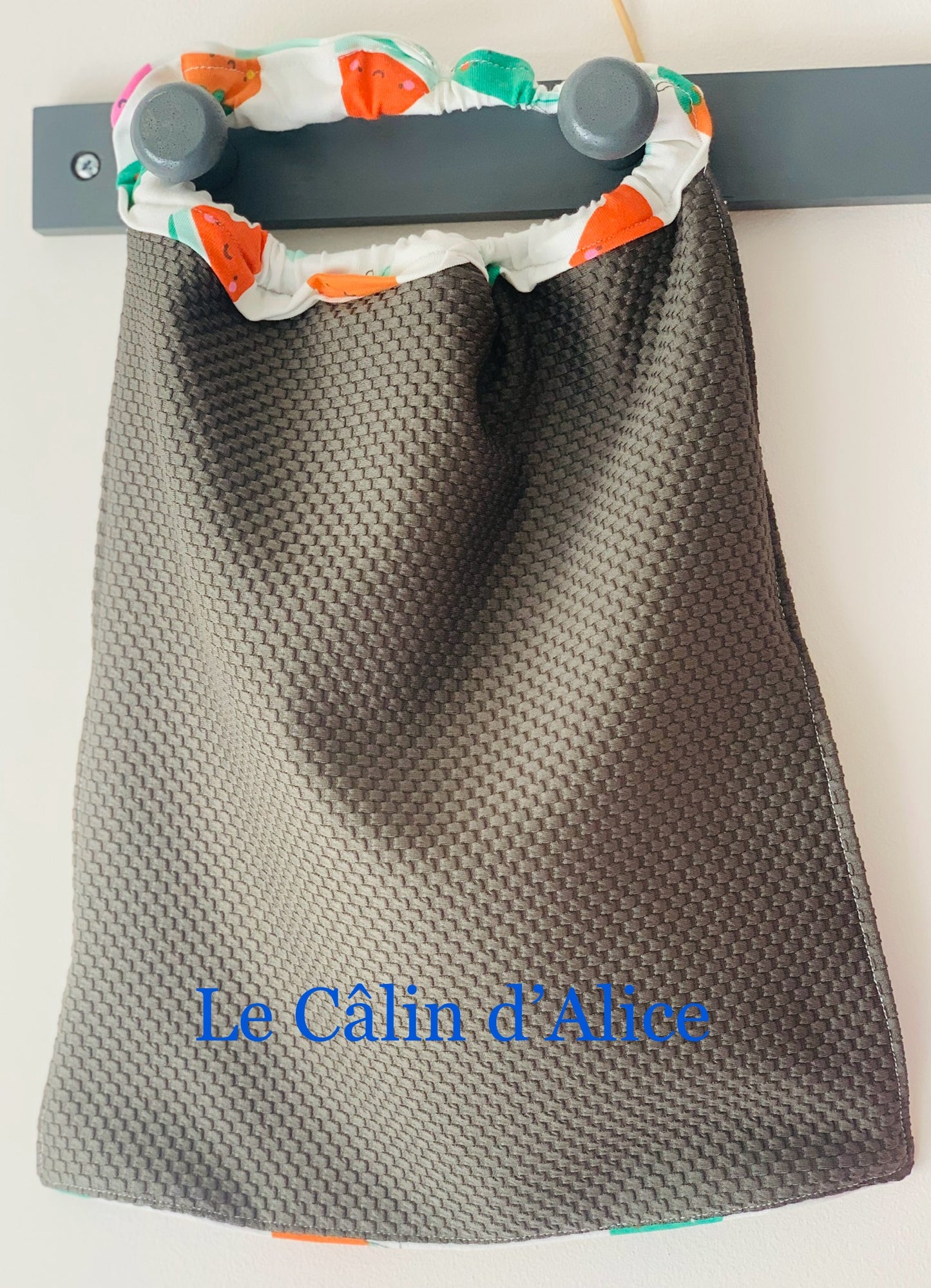 Bavoir élastique pour cantine - crèche motif fruit