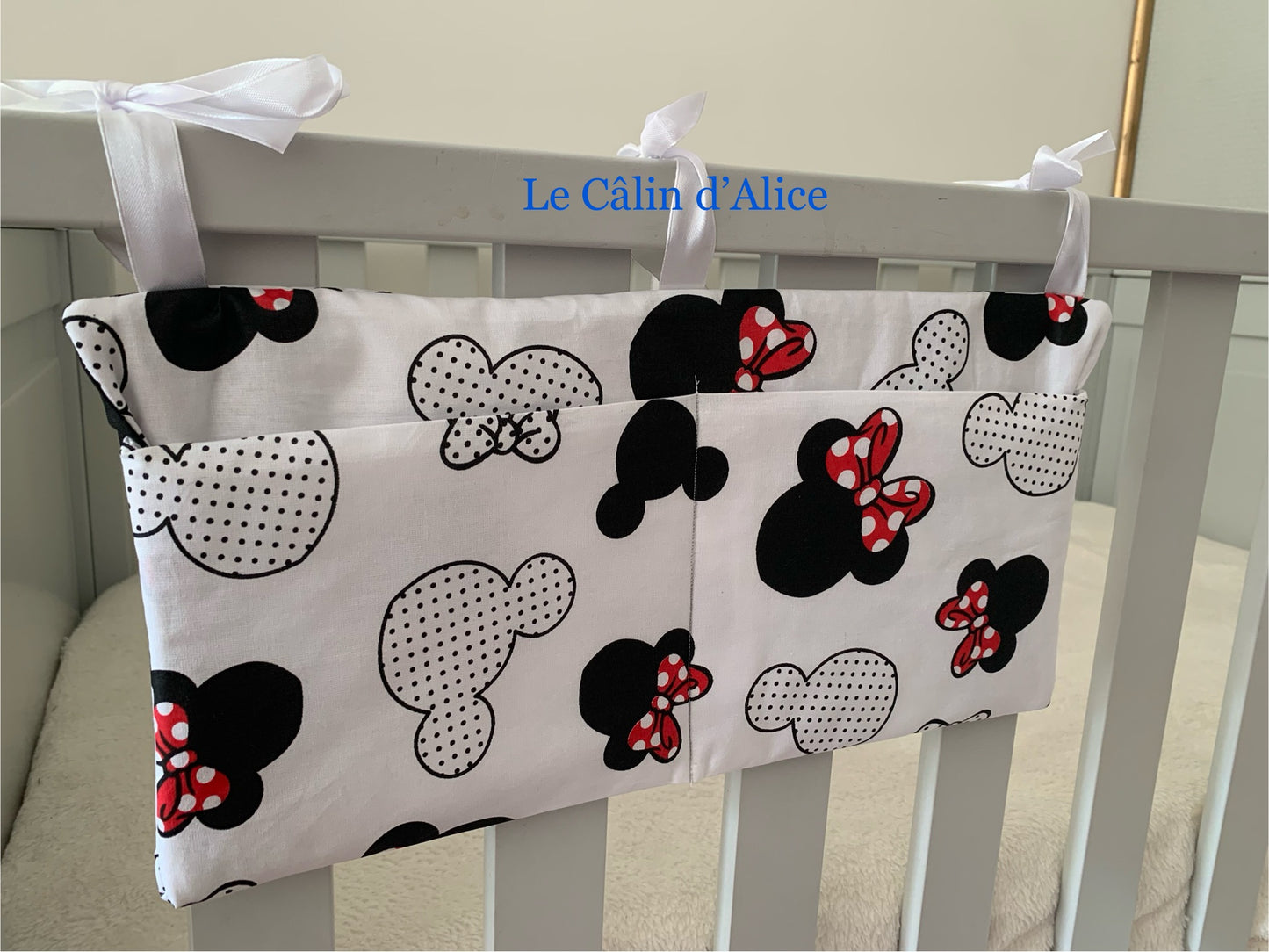 Range Doudou Bébé motif Minnie – Organisateur de Lit Fait Main | Cadeau Naissance