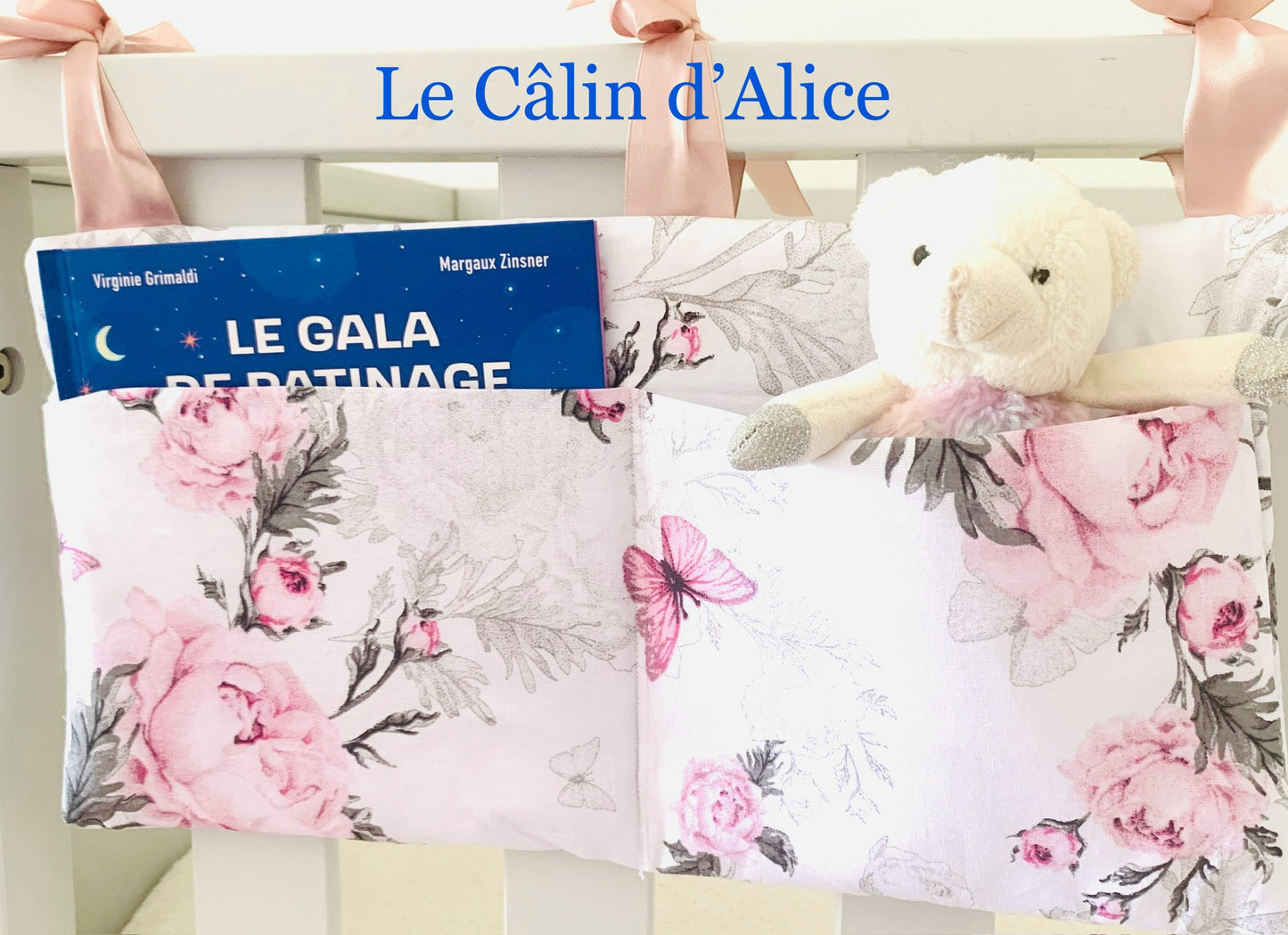 Range Doudou Bébé Motif Rose Papillon – Organisateur de Lit Fait Main | Cadeau Naissance