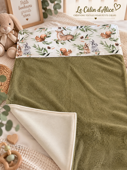 Couverture bébé kaki motif animaux de la forêt, faite main