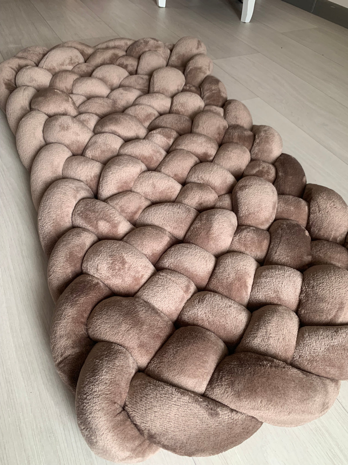 tapis tressé au sol pour chambre 