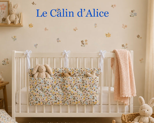 Range Doudou Bébé Motif Fleurs Tricolores – Organisateur de Lit Fait Main | Cadeau Naissance