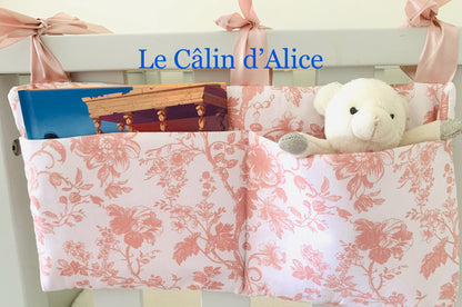 Range Doudou Bébé Motif Fleurs Rose – Organisateur de Lit Fait Main | Cadeau Naissance