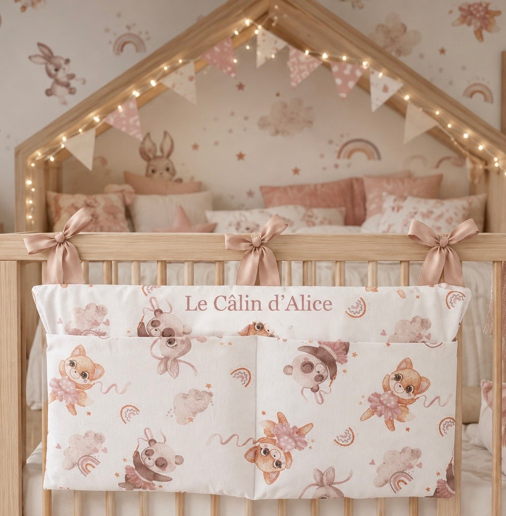Range Doudou Bébé Motif Animaux Danseuse – Organisateur de Lit Fait Main | Cadeau Naissance