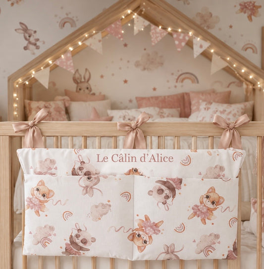 Range Doudou Bébé Motif Animaux Danseuse – Organisateur de Lit Fait Main | Cadeau Naissance