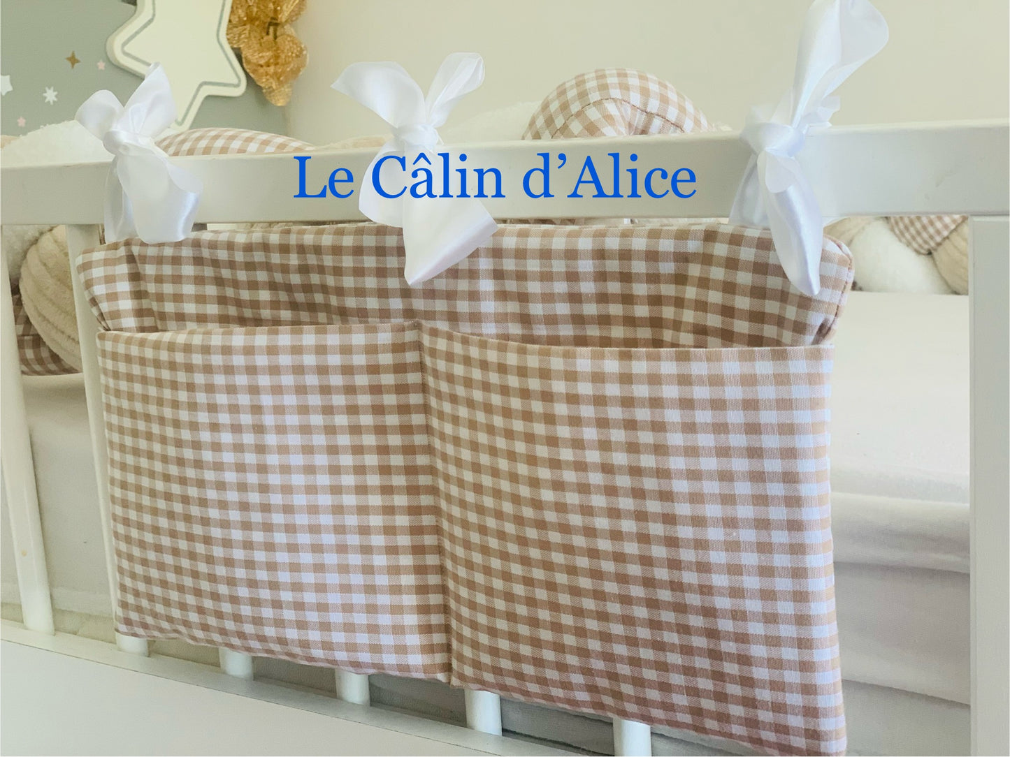 Range Doudou Bébé Motif Vichy Beige – Organisateur de Lit Fait Main | Cadeau Naissance