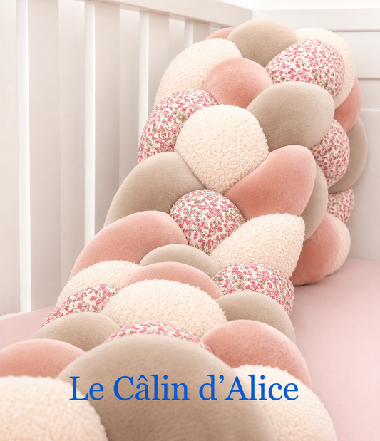 Tresse de lit 4 brins – Rose, beige, blanc bouclé & imprimé Liberty rose