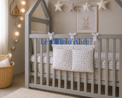Range Doudou Bébé Motif Étoiles – Organisateur de Lit Fait Main | Cadeau Naissance