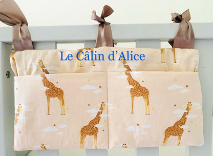 Range Doudou Bébé Motif Girafe – Organisateur de Lit Fait Main | Cadeau Naissance