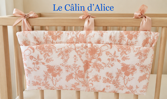 Range Doudou Bébé Motif Fleurs Rose – Organisateur de Lit Fait Main | Cadeau Naissance