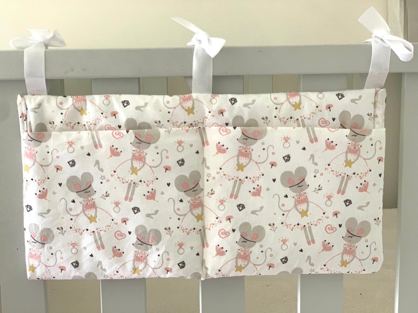 Range Doudou Bébé Motif Souris – Organisateur de Lit Fait Main | Cadeau Naissance