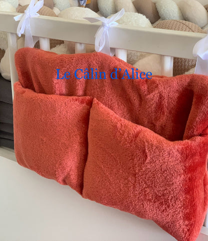 Range Doudou Bébé ultra doux couleur terracotta – Organisateur de Lit Fait Main | Cadeau Naissance