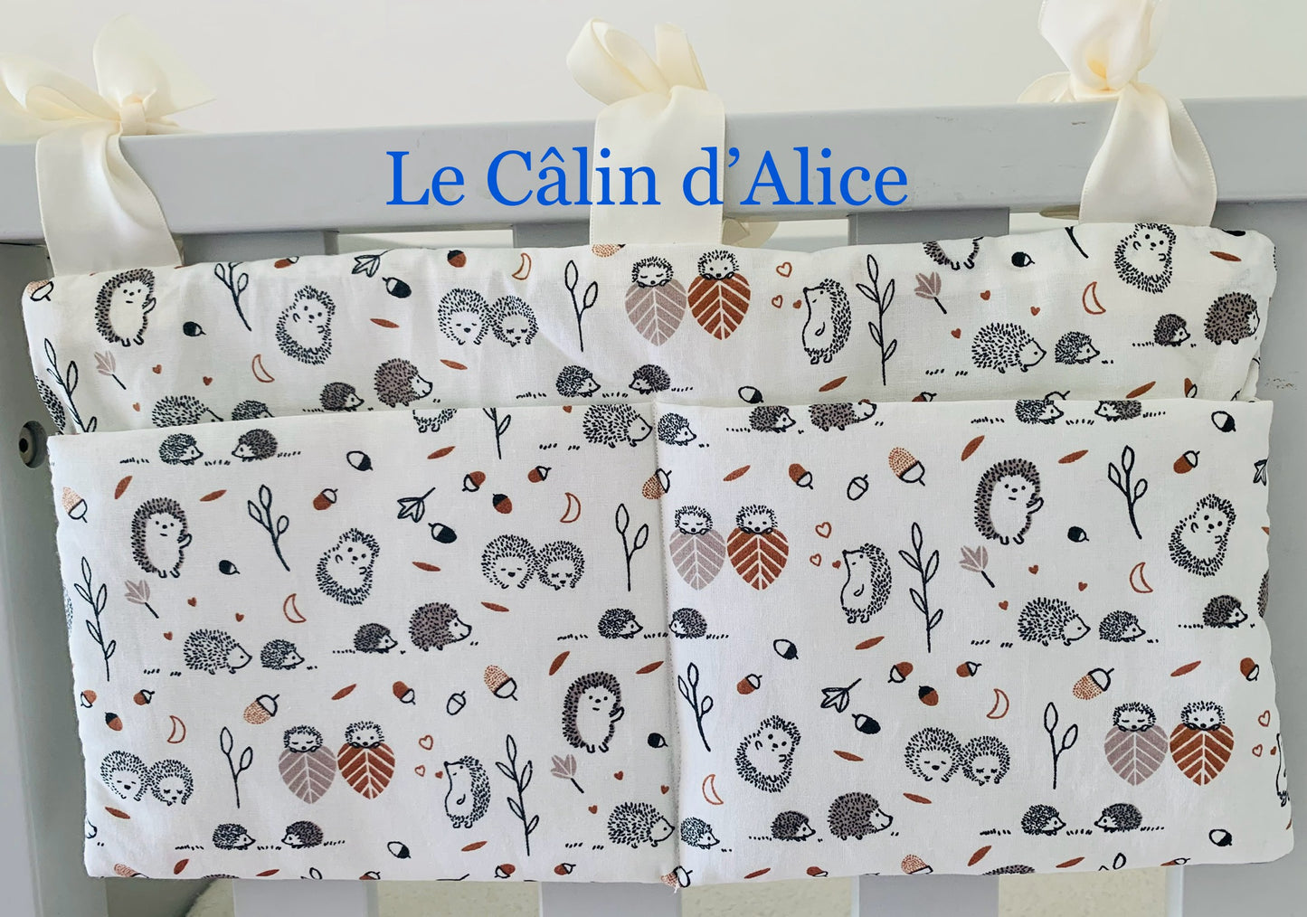 Range Doudou Bébé Motif Hérisson – Organisateur de Lit Fait Main | Cadeau Naissance