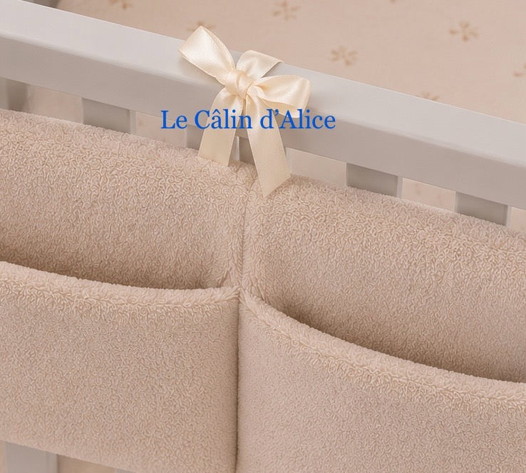 Range Doudou Bébé ultra doux couleur beige  – Organisateur de Lit Fait Main | Cadeau Naissance