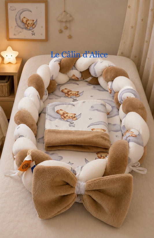 Ensemble Cocon Bébé – Réducteur de Lit, Tresse, Nœud et Couverture Assortis