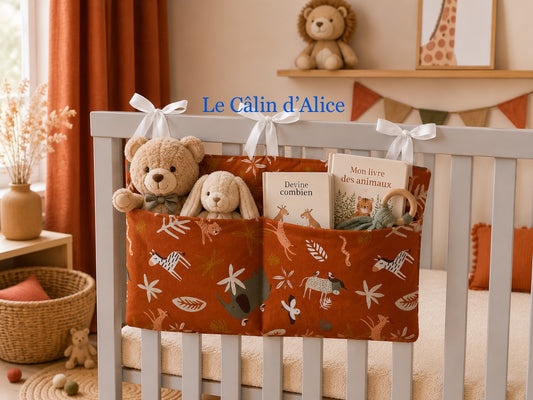 Range Doudou Bébé motif petite animaux sur fond terracotta – Organisateur de Lit Fait Main | Cadeau Naissance