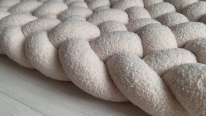 Tapis tressé en tissu bouclette beige